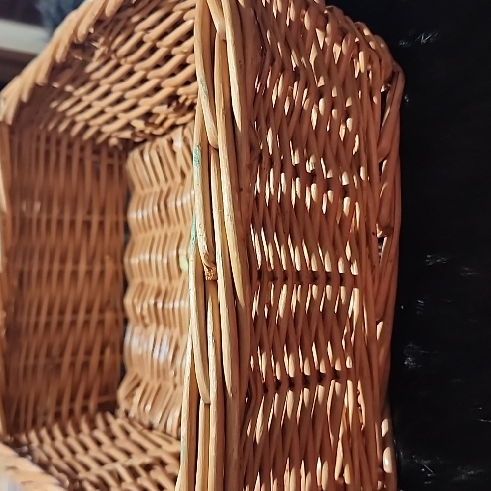 VINTAGE SQUARE BAMBOO BASKET. - Picture 4 of 5
